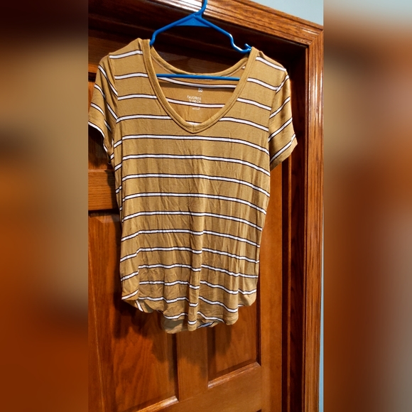 So Women's size Medium Top, Short Sleeve, Mustard Color, White Stripes, Perfect - Picture 1 of 4